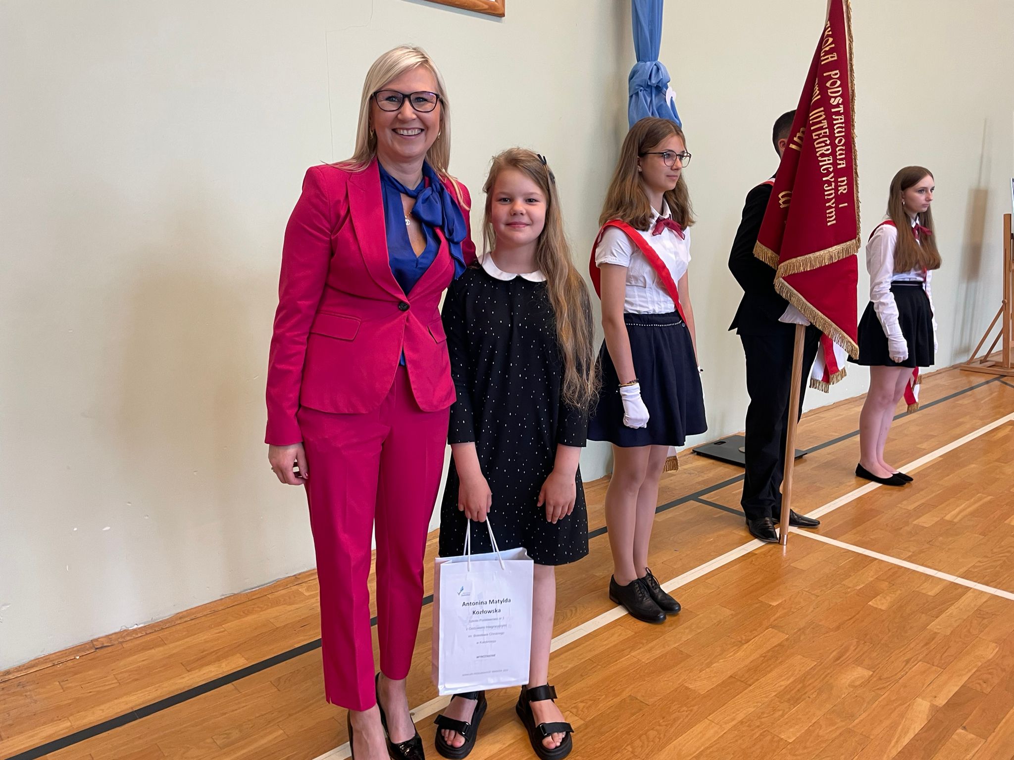 Antonina Kozłowska odbierająca gratulacje