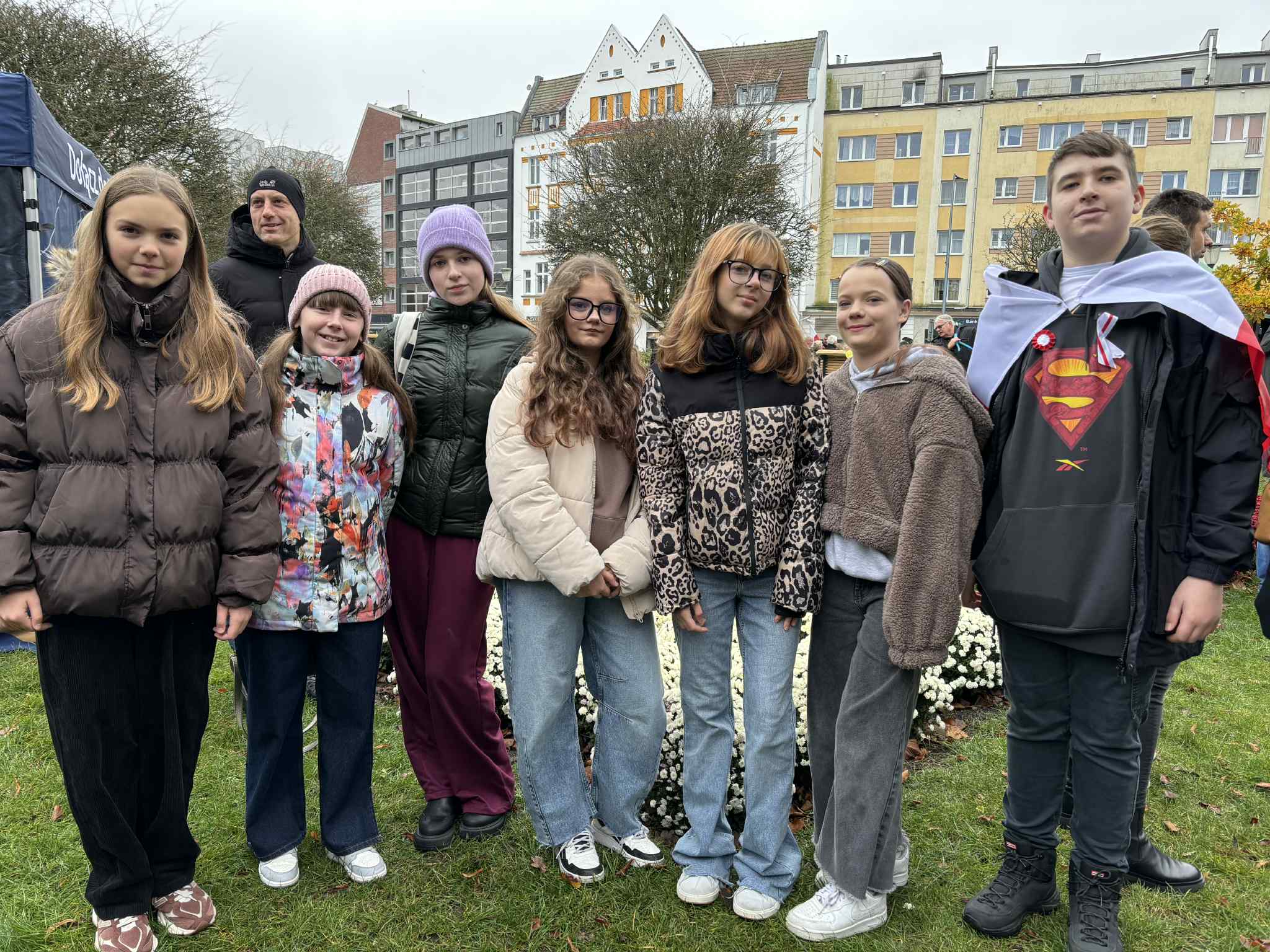 Uczniowie reprezentujący szkołę