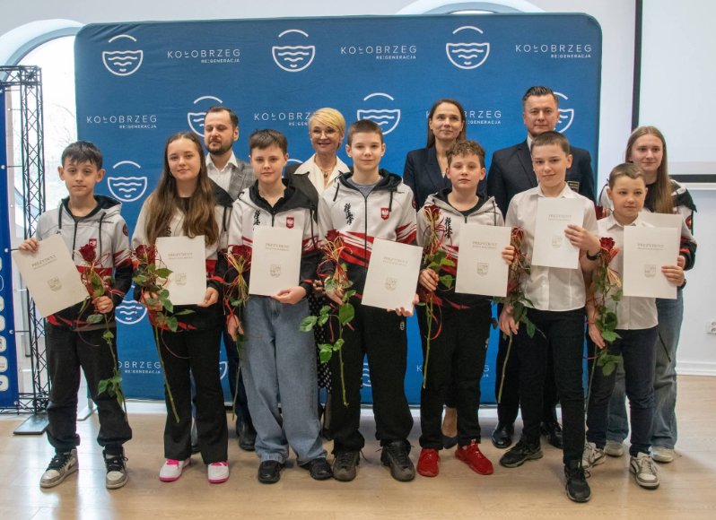 Tymon z innymi stypendystami 